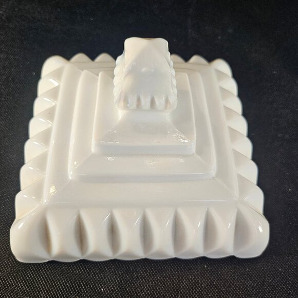 Large Vintage Westmoreland Wedding Milk Glass Covered Pedestal Candy Dish - Picture 7 of 12